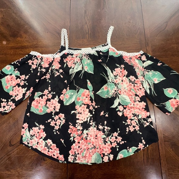 Janette Plus Tops - Janette Plus Top Women 1XL Bold Floral Babydoll Bohemian Peplum Cold Shoulder
